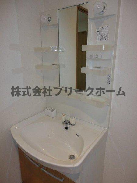 小金井市本町５丁目の賃貸マンションの洗面所