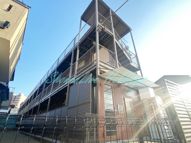 横浜市栄区飯島町のアパートの外観