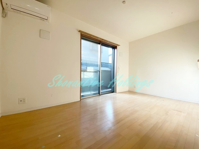 横浜市栄区飯島町のアパートの居間・リビング