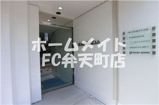 【エントランス】 | カノアシア | 清潔なエントランスです