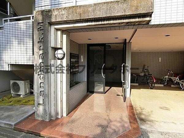 ランドマーク三鷹のエントランス