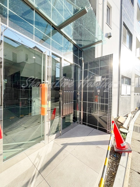 鎌倉市台４丁目の賃貸マンションのエントランス