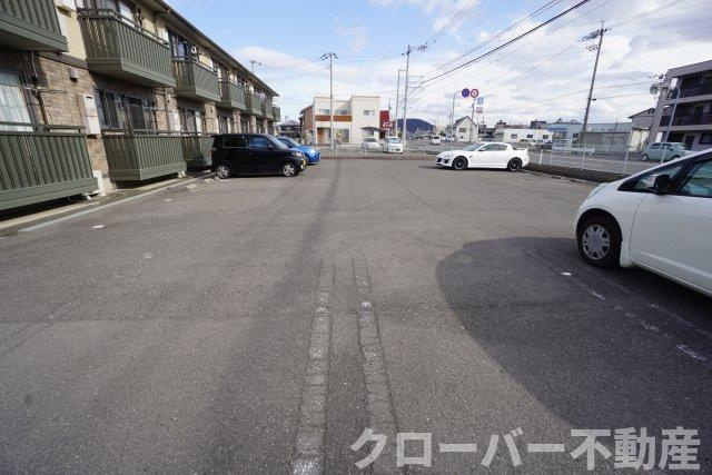 ヴェルデ津森の駐車場