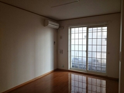 【居間・リビング】 | ウエスト・ヴィオラ・カ－サⅠ | ゆったり過ごせる居間です