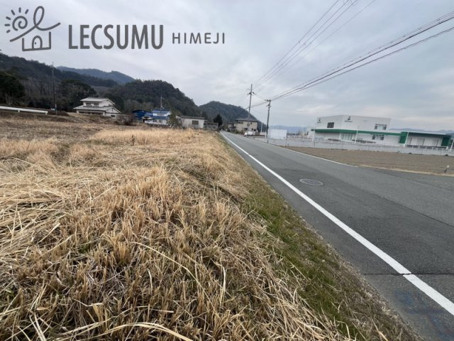 姫路市山田町牧野/売土地の前面道路含む現地写真