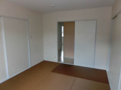 カーサ焼山中央A棟のその他|洋室にリフォーム中