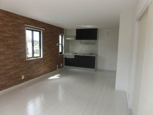 カーサ焼山中央A棟の居間・リビング