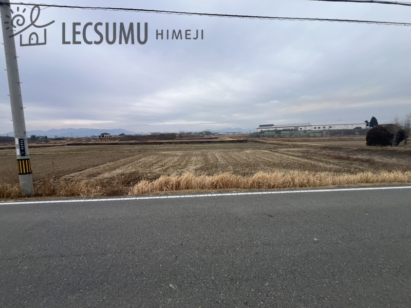 姫路市山田町牧野/売土地の前面道路含む現地写真