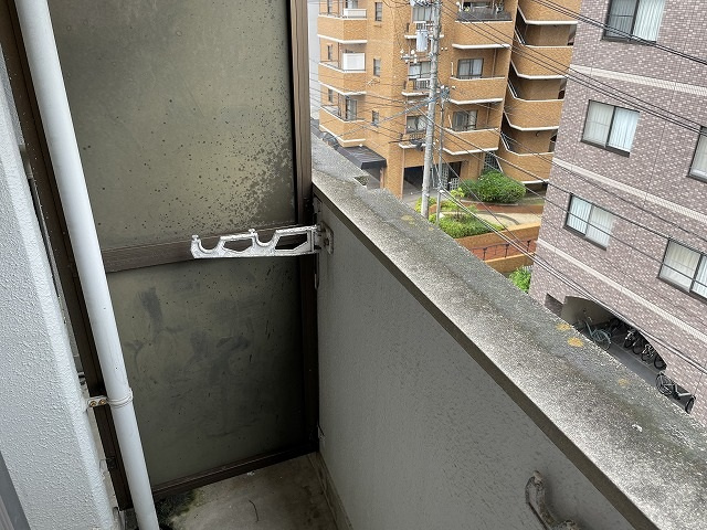 宇品丸八ビルのバルコニー