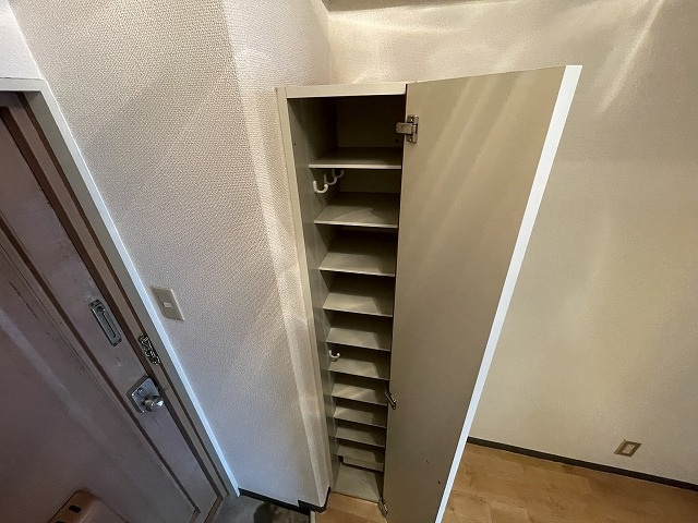 宇品丸八ビルの玄関