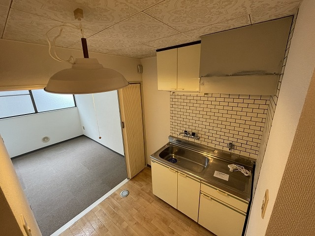 宇品丸八ビルのロビー