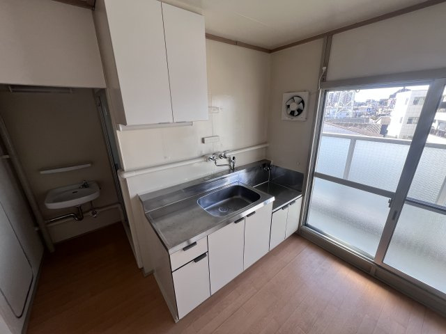 伊川谷（３） 4号棟のキッチン