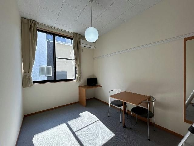 レオパレスＭＫの居間・リビング