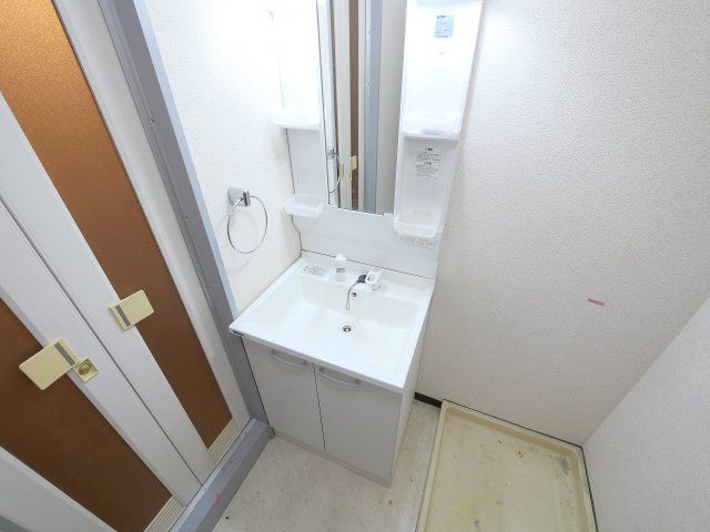 インナミマンションの洗面所|脱衣スペースもあります