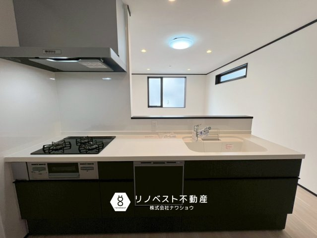 東大阪市花園東町2丁目のキッチン|便利な食洗機付き！作業スペースが広く、ストレスなくお料理ができそうです♪