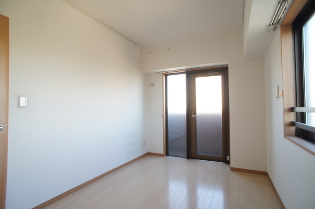 アヴニール北綾瀬の洋室