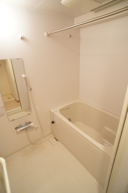 アヴニール北綾瀬の浴室