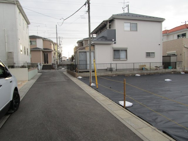 桶川市坂田西　売地の前面道路含む現地写真