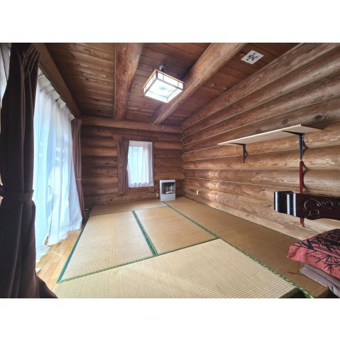 柏野町ログハウスの和室