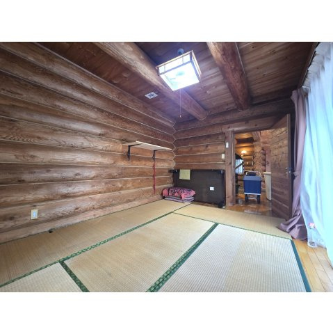 柏野町ログハウスの和室