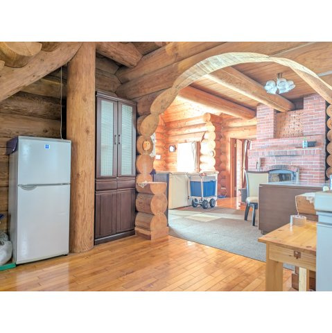 柏野町ログハウスの居間・リビング