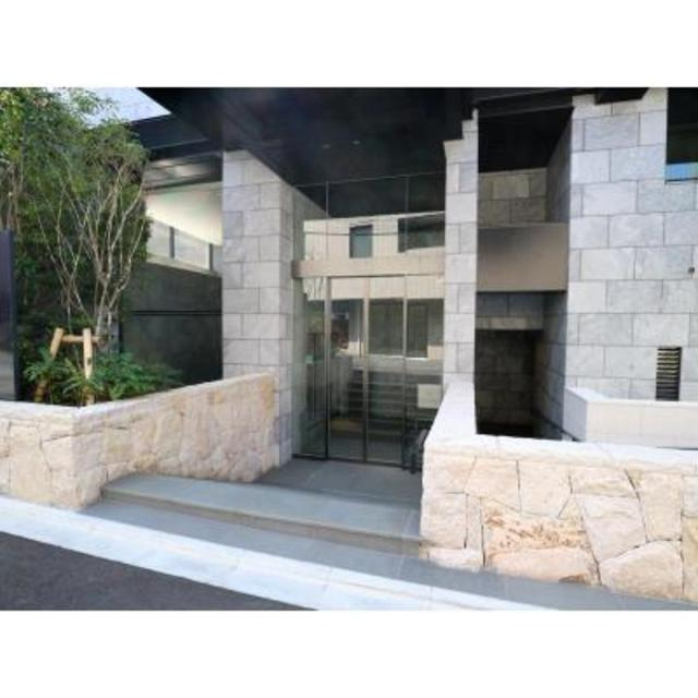 ジオ南青山のエントランス