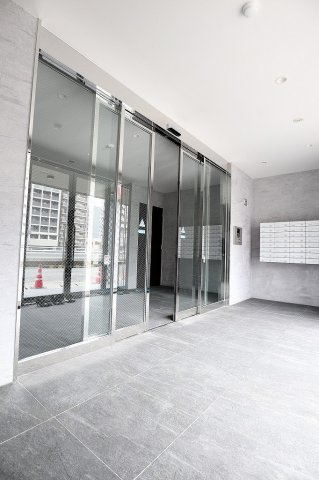 サヴォイラクアティック　8階のエントランス