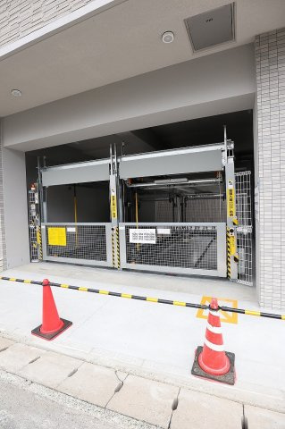 サヴォイラクアティック　8階の駐車場