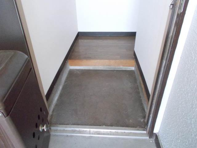 熊本市中央区国府４丁目の賃貸マンションの玄関