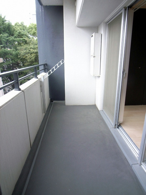 サヴォイフェアリーパーク　7階のバルコニー|別号室のものです。現状優先になります。