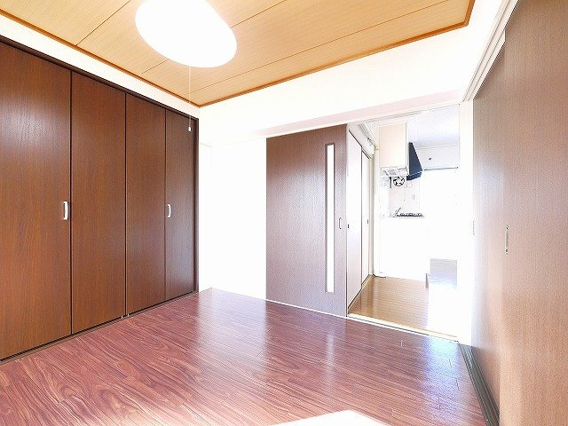 コーポレート筒井の洋室|明るい洋室です