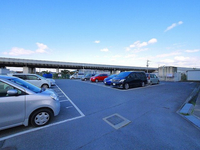 コーポレート筒井の駐車場|駐車スペースもあります