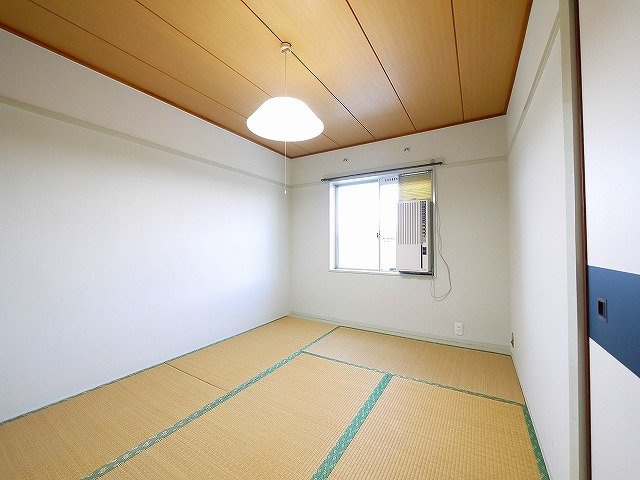 コーポレート筒井の寝室|落ち着いた色調の寝室です