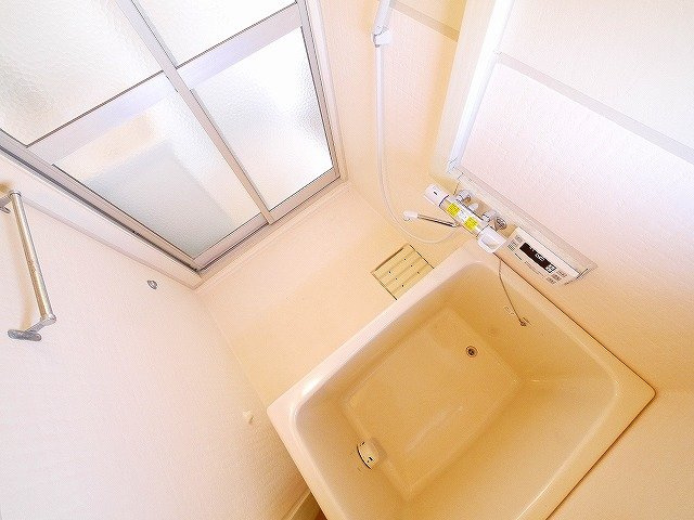 コーポレート筒井の浴室|日々の疲れを癒すお風呂付です