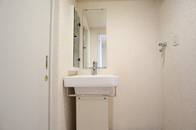 サヴォイエクセルシオール　9階の洗面所|別号室です、現状優先になります。