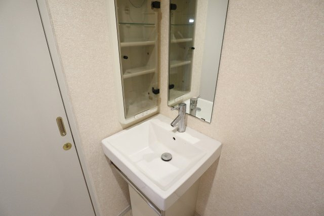 サヴォイエクセルシオール　9階の独立洗面台|別号室です、現状優先になります。