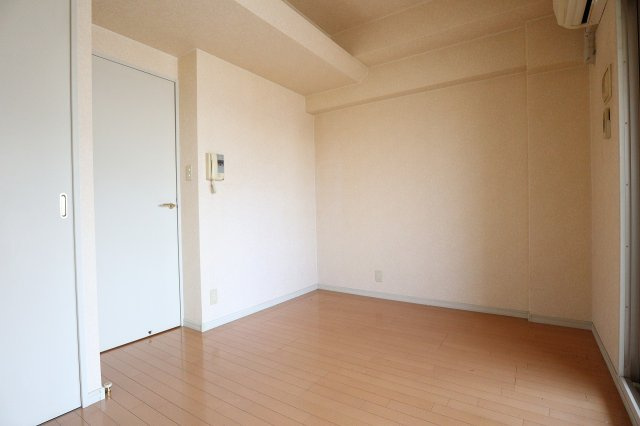 サヴォイエクセルシオール　9階の居間・リビング|別号室です、現状優先になります。