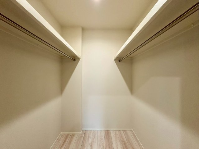 「LDK18帖超」南国市後免町2号地　新築一戸建ての収納|全居室WIC完備！衣類もすっきり片付き、整理整頓も楽に♪