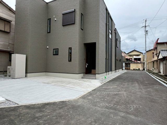 「LDK18帖超」南国市後免町2号地　新築一戸建ての前面道路含む現地写真|整備された道路で車の出し入れもストレスフリー☆