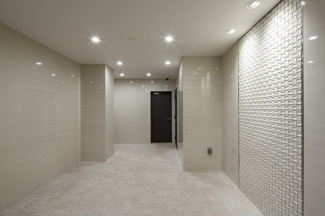 サヴォイラコートワジー　2階のエントランス