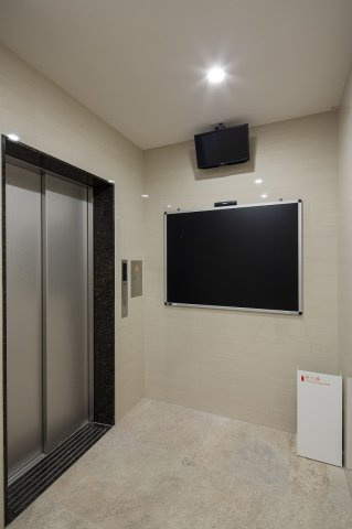 サヴォイラコートワジー　2階のエントランス