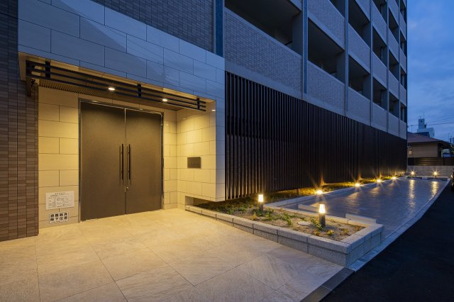 サヴォイラコートワジー　2階のエントランス