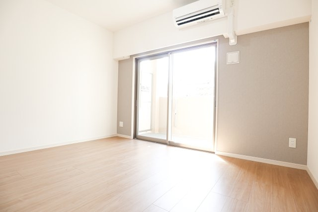 サヴォイラコートワジー　2階の居間・リビング|別号室のものです。現状優先になります。