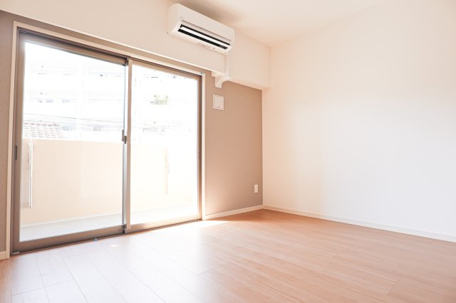 サヴォイラコートワジー　2階の居間・リビング|別号室のものです。現状優先になります。