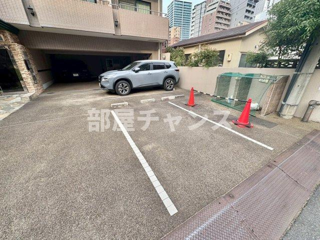 音羽壱番館金山の駐車場