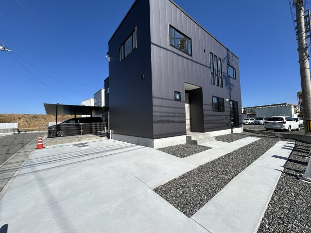 阿南市領家町室ノ内新築の駐車場