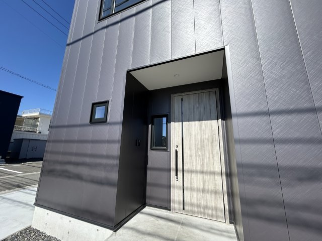 阿南市領家町室ノ内新築の玄関