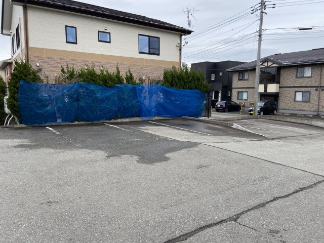 御所野ハイツCの駐車場