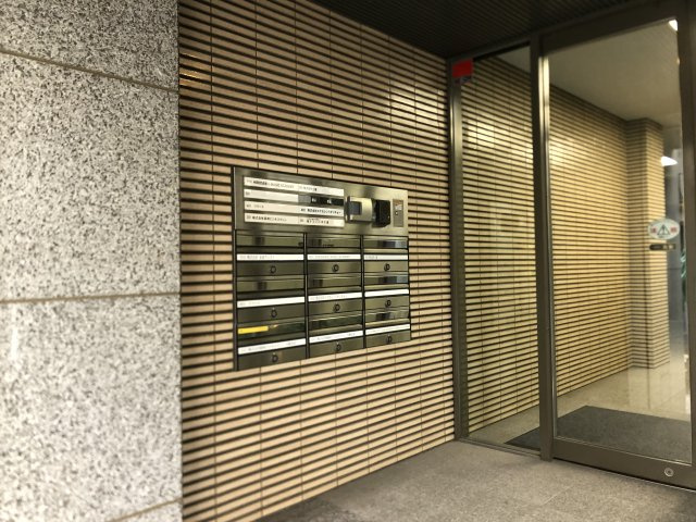 大阪市中央区上町１丁目の店舗事務所のエントランス