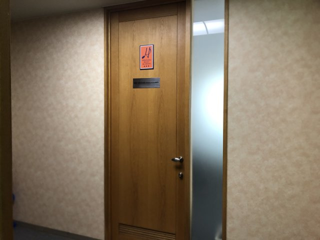 大阪市中央区上町１丁目の店舗事務所の玄関